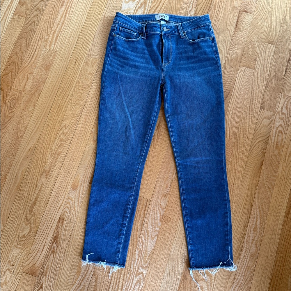 PAIGE Kylie Crop Dark Blue Jean with raw hem